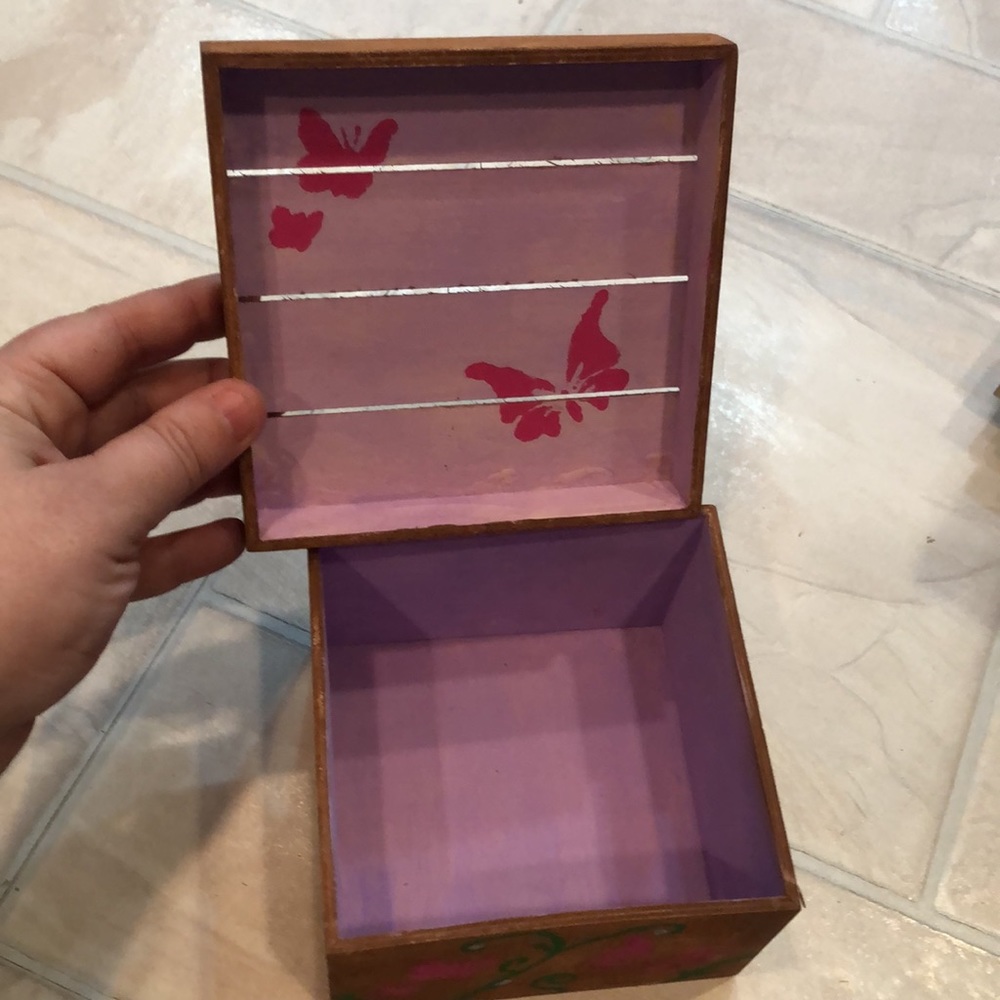 Painted box - Picture 3 of 3